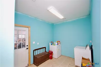 326 County Road 451, Waelder, TX 78959 - Photo 25