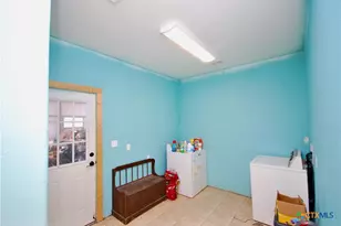 326 Co Rd 451, Waelder, TX 78959 - Photo 25