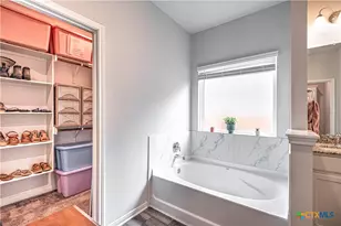 10215 Six Shooter Ln, Temple, TX 76502 - Photo 19