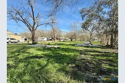1442 N College Street, Gonzales, TX 78629 - Photo 7