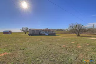 139 Angel Ln, Seguin, TX 78155 - Photo 3