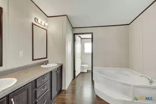 139 Angel Ln, Seguin, TX 78155 - Photo 25