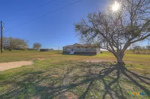 139 Angel Ln, Seguin, TX 78155 - Photo 7