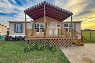 801 E Mesquite Ln, Victoria, TX 77901 - Photo 1