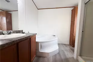 801 E Mesquite Ln, Victoria, TX 77901 - Photo 17