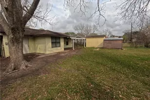 103 Pleasure Dr, Ganado, TX 77962 - Photo 21