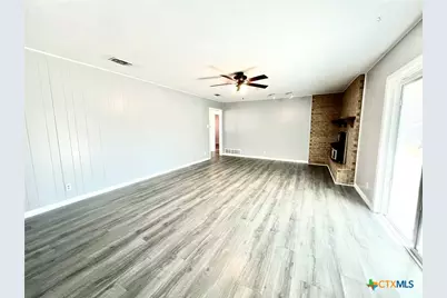 105 E Upshaw Avenue, Temple, TX 76501 - Photo 3