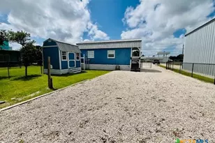 1303 W Adams Ave, Port O'Connor, TX 77982 - Photo 19