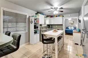 2812 Curlew St, Victoria, TX 77901 - Photo 11