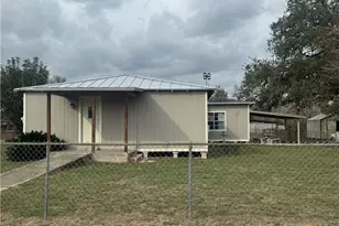 312 Keller St, Cuero, TX 77954 - Photo 3