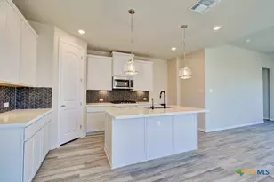 1822 Pining St, New Braunfels, TX 78132 - Photo 3