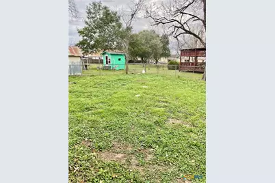 102 Clark Street, Yoakum, TX 77995 - Photo 17