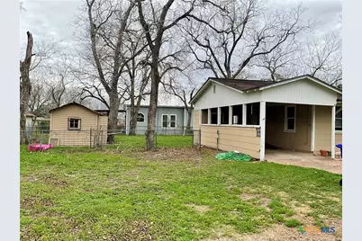 102 Clark Street, Yoakum, TX 77995 - Photo 1