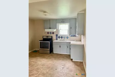 102 Clark Street, Yoakum, TX 77995 - Photo 9