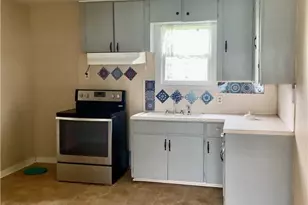 102 Clark St, Yoakum, TX 77995 - Photo 9