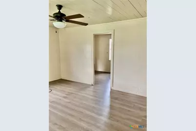 402 Tucker Street, Yoakum, TX 77995 - Photo 5