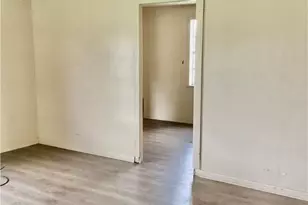 402 Tucker St, Yoakum, TX 77995 - Photo 5