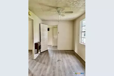 402 Tucker Street, Yoakum, TX 77995 - Photo 9