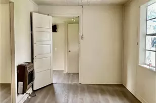 402 Tucker St, Yoakum, TX 77995 - Photo 9