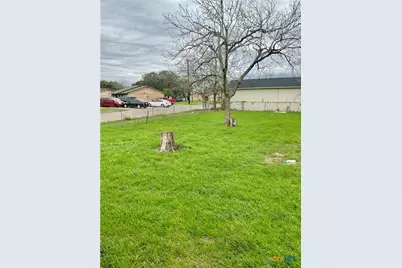 402 Tucker Street, Yoakum, TX 77995 - Photo 13