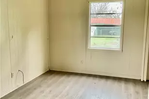 402 Tucker St, Yoakum, TX 77995 - Photo 11