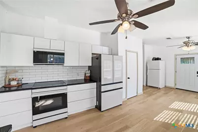 4048 Sutherland Springs Road, Seguin, TX 78155 - Photo 11