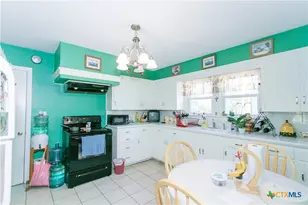 1404 E Warren Ave, Victoria, TX 77901 - Photo 5