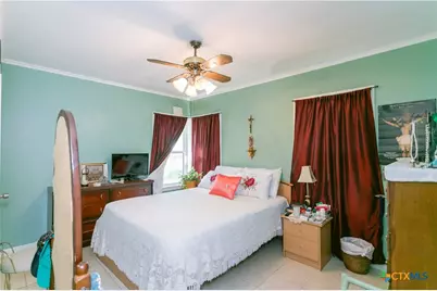 1404 E Warren Avenue, Victoria, TX 77901 - Photo 13