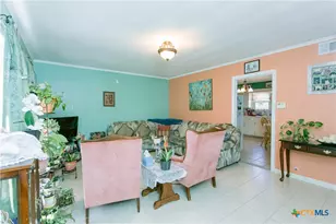 1404 E Warren Ave, Victoria, TX 77901 - Photo 3