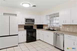 803 Hybiscus Ln, Victoria, TX 77904 - Photo 3