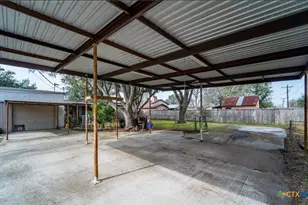 112 Stratford St, Victoria, TX 77905 - Photo 11