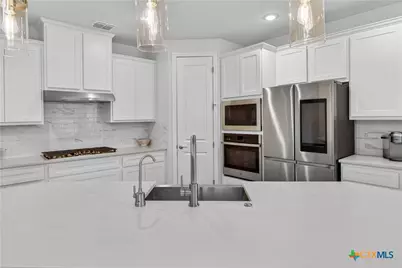 746 Hidden View Street, New Braunfels, TX 78130 - Photo 5