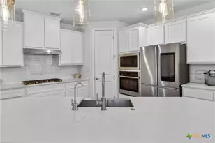 746 Hidden View St, New Braunfels, TX 78130 - Photo 5