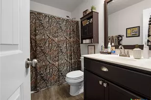 2204 Darst Dr, Seguin, TX 78155 - Photo 25