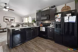 2204 Darst Dr, Seguin, TX 78155 - Photo 13