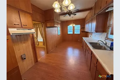 209 Rose St., Yoakum, TX 77995 - Photo 5