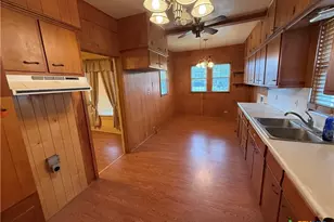 209 Rose St, Yoakum, TX 77995 - Photo 5