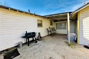 904 Bismark St, Seguin, TX 78155 - Photo 7