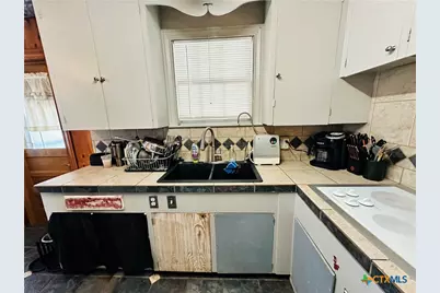 904 Bismark Street, Seguin, TX 78155 - Photo 19