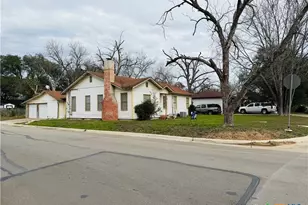 904 Bismark St, Seguin, TX 78155 - Photo 5