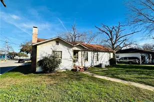 904 Bismark St, Seguin, TX 78155 - Photo 3