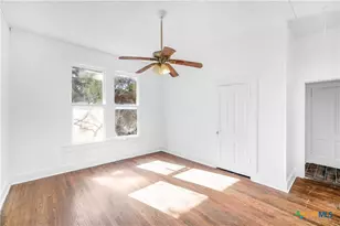 403 W Juan Linn St, Victoria, TX 77901 - Photo 19