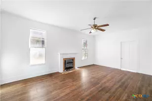 403 W Juan Linn St, Victoria, TX 77901 - Photo 11