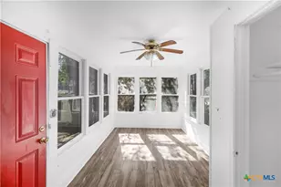 403 W Juan Linn St, Victoria, TX 77901 - Photo 21