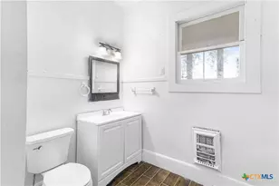 403 W Juan Linn St, Victoria, TX 77901 - Photo 25