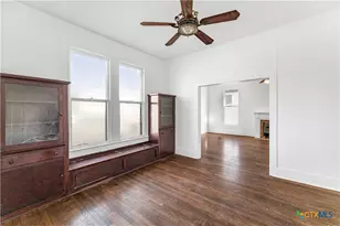 403 W Juan Linn St, Victoria, TX 77901 - Photo 13