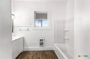 403 W Juan Linn St, Victoria, TX 77901 - Photo 17