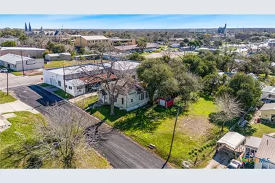 403 W Juan Linn Street, Victoria, TX 77901 - Photo 5