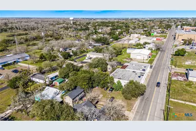 403 W Juan Linn Street, Victoria, TX 77901 - Photo 9