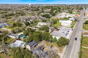 403 W Juan Linn St, Victoria, TX 77901 - Photo 9